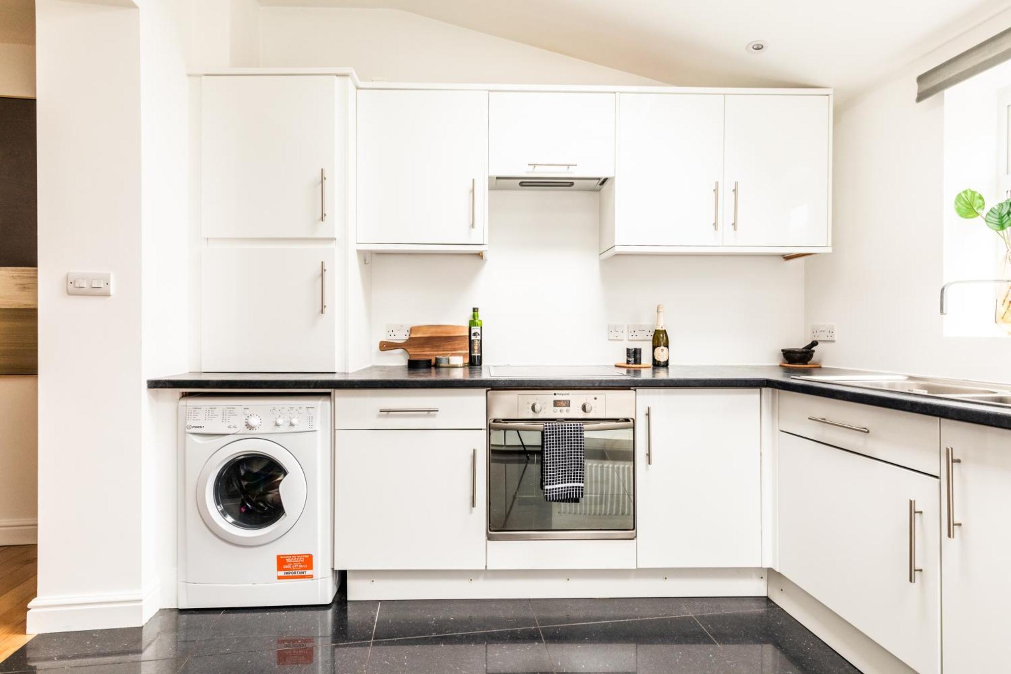 The Broadway Bath - 2 Bedrooms With Parking, Central Бат Экстерьер фото